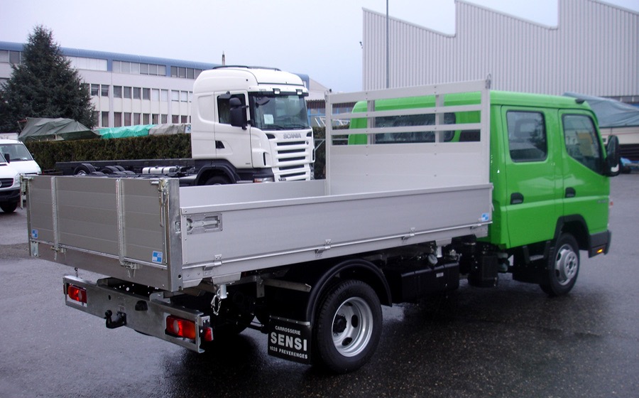Pont Basculant Alu Bennete Fermee Carrosserie Sensi Camionnette verte avec pont basculant