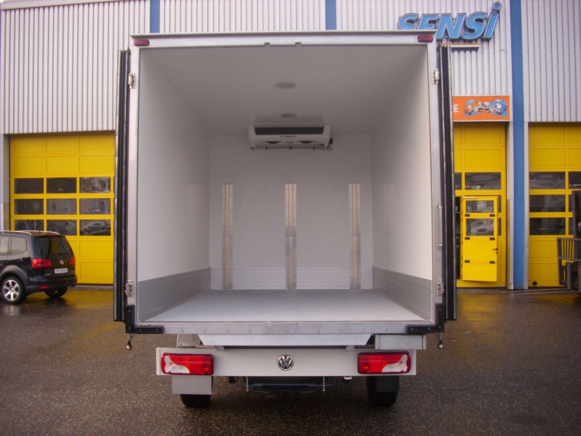 Vehicules Isothermes Et Frigorifiques Interieur Camion Frigorifique Migros Carrosserie Sensi