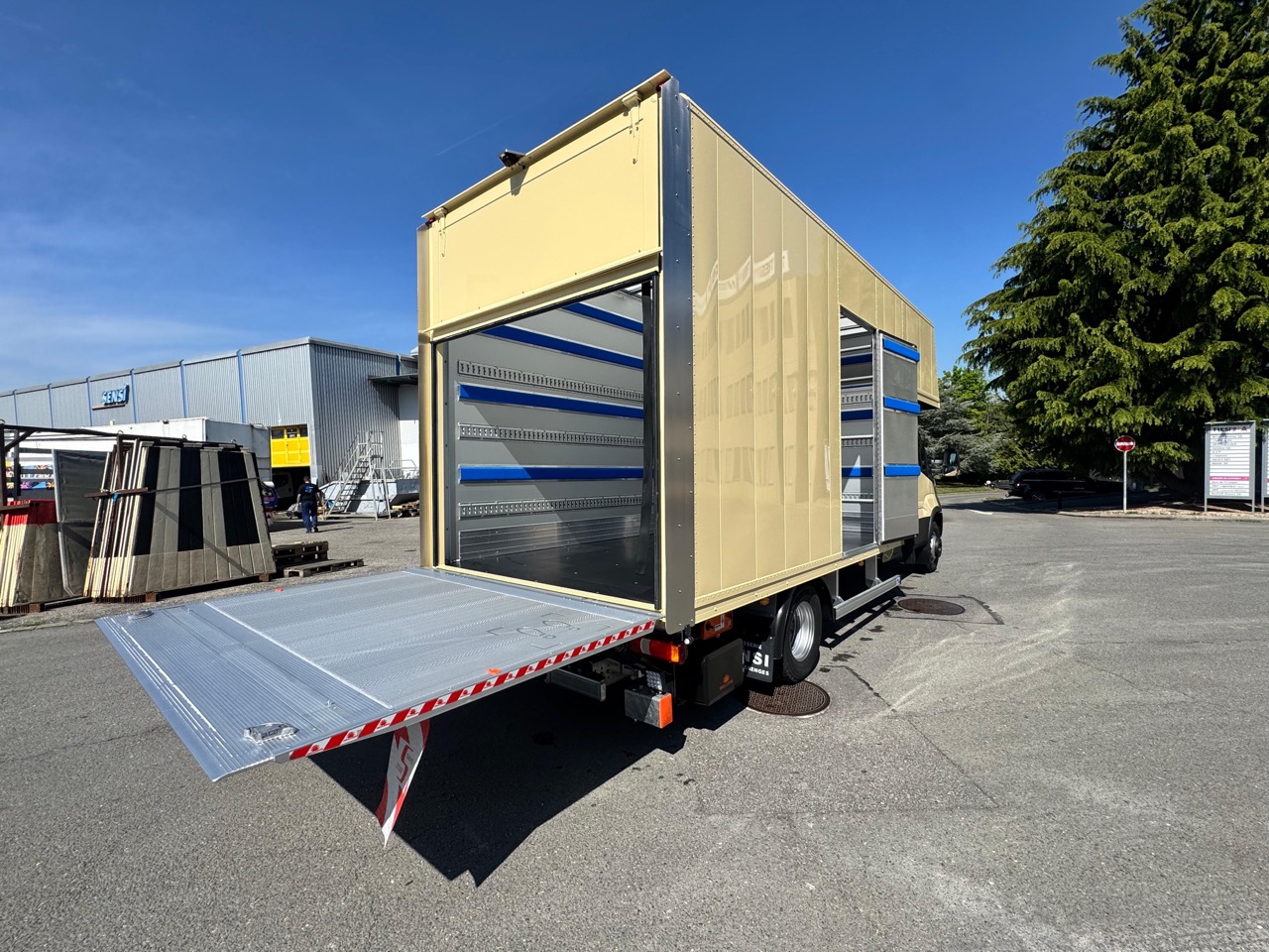 Caisse Demenageuse Beige Hayon